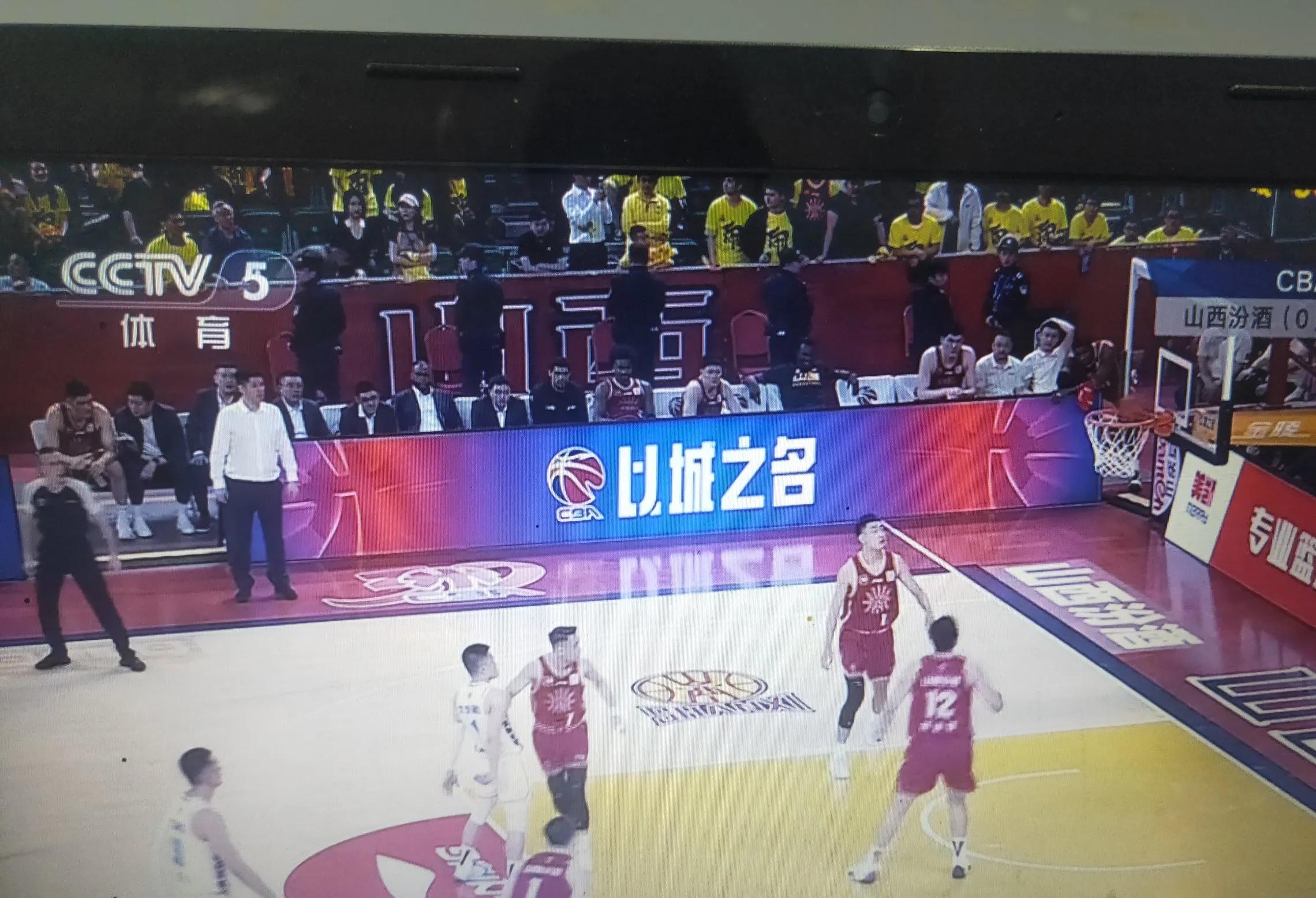 篮球半决赛掀起高潮，辽东白虎队翻盘姑苏天狼队，战至最后一刻——门前嗅觉决定胜负(赴战篮球总决赛)