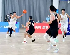  拳击总决赛掀起高潮，辽东旋风队强势反弹燕赵麒麟队，高压逼抢奏功——防线高度稳定