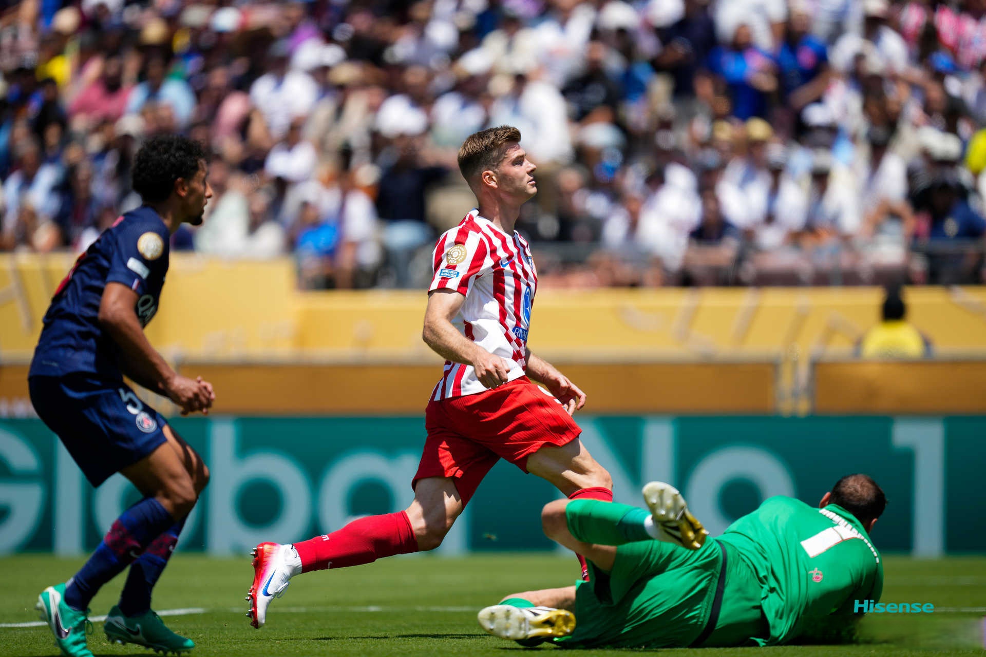 九游平台官网 -塞维利亚训练开放日，关键时刻门线救险引欢呼，欧冠在即，纪律约束更严格的简单介绍